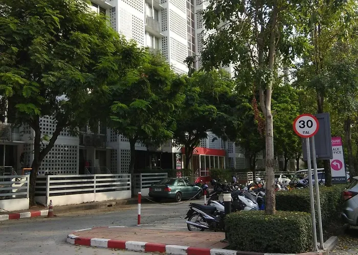 Savi Deluxe 3 Nr Piyavet Hospital アパート バンコク都