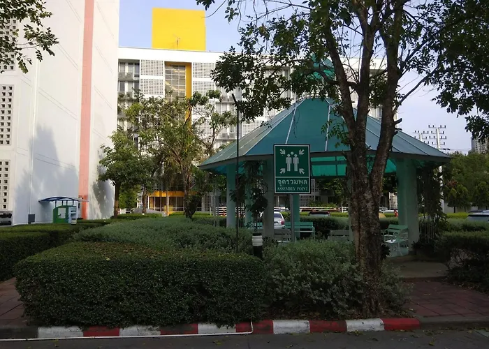 Savi Deluxe 3 Nr Piyavet Hospital * バンコク都