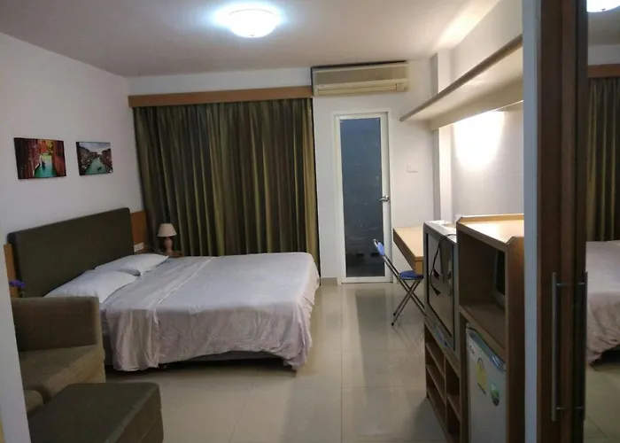 Savi Deluxe 3 Nr Piyavet Hospital バンコク都